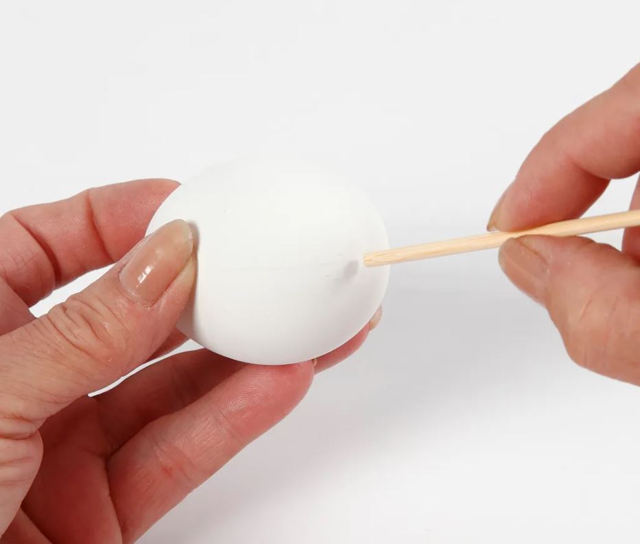 Guide to Making Easter Eggs Decorated with Dried Flowers