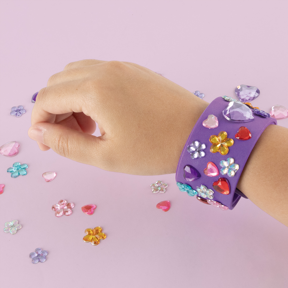 APLI strass acrilici decorativi 100 pz, mix di dimensioni e colori