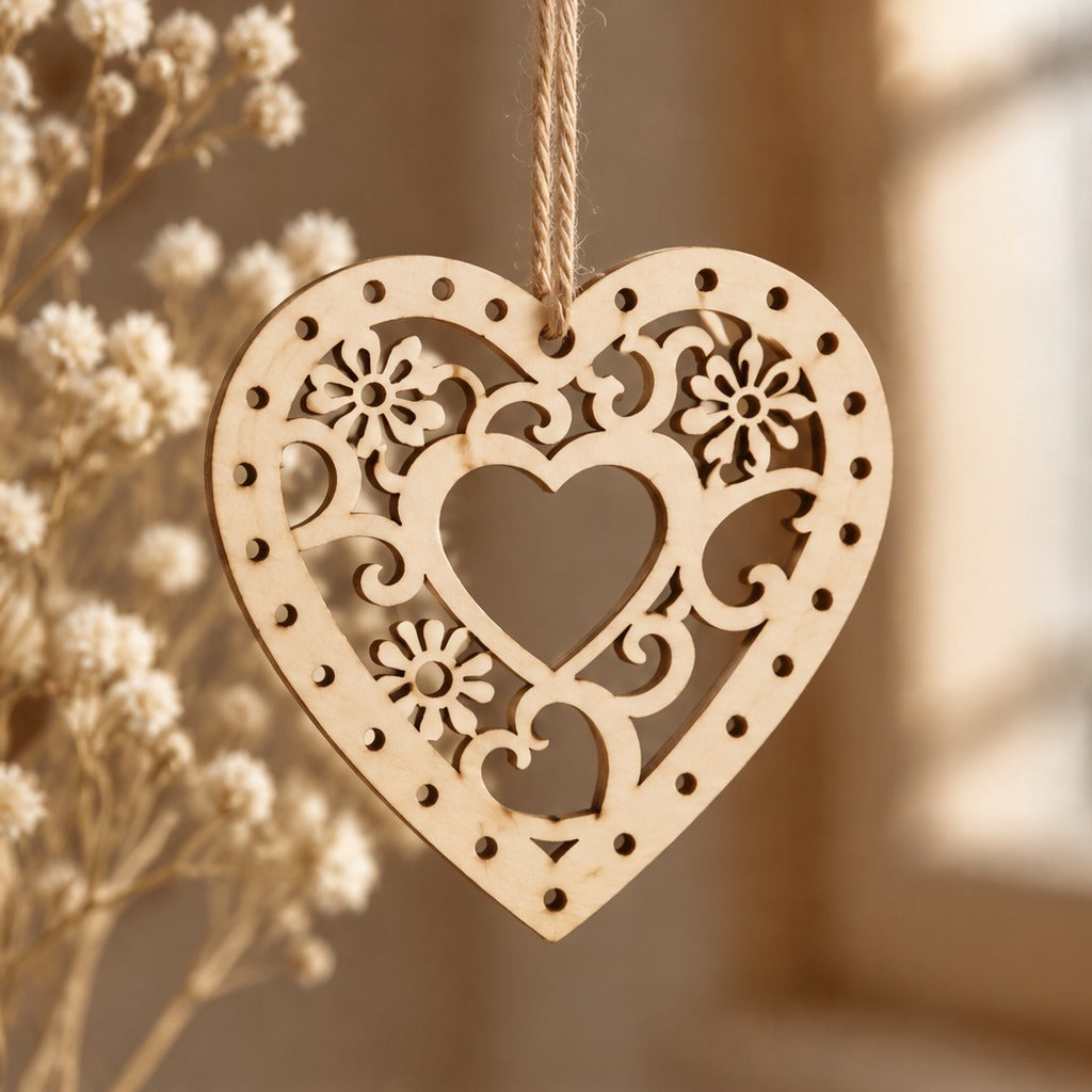 Cuori in legno intagliati con decoro 5 x 5 cm - set da 5 pz